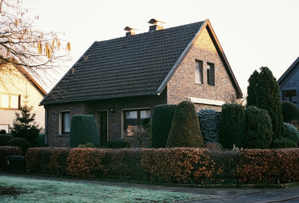 Haus verkaufen im Alter Haidhausen: Einfamilienhaus mit gepflegter Hecke