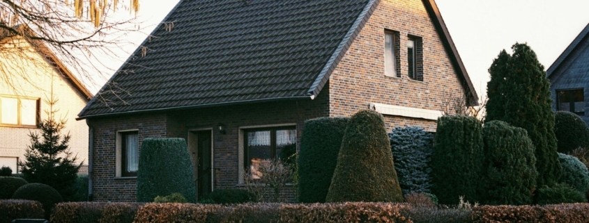 Haus verkaufen im Alter Haidhausen: Einfamilienhaus mit gepflegter Hecke