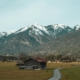 Immobilie verkaufen Rosenheim Pang: Weite Landschaft mit Bergen in Oberbayern
